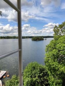 Kulttuurimiljöö järven rannassa