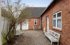 Cozy Home In Humble With Wifi