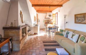 1 Bedroom Beautiful Apartment In Sorano