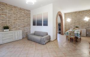 Cozy Home In Cecina With Wifi