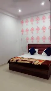Shree Radhe Shyam Homestay - Walkable distance to Sri Kashi Vishwanath temple and Ganga Aarti - Varanasi