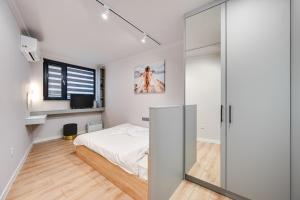 Central Apartments with Patio Close to Sea