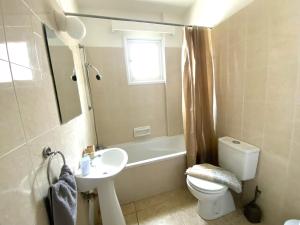 2 Combined Apts, Fast Wi-Fi, 5 Min Walk to Beach