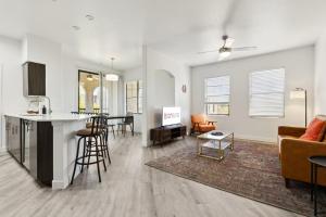 CozySuites Glendale by the stadium with pool 30