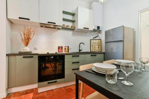 Flora - Hypercentral City trip Cozy - by TGB