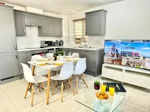 Walnut Luxurious 2-Bedroom with Ensuite - Parking, Netflix, WIFI - Close to Oxford, Bicester & Blenheim Palace - 基德灵顿