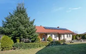 3 Bedroom Cozy Home In Sobacz - Konarzyny