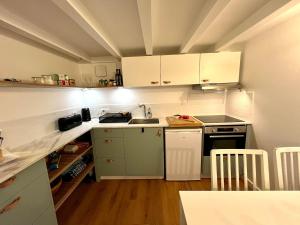 Appartements Studio 3 personnes avec terrasse 50 m de la Grande Plage Biarritz Surf : photos des chambres