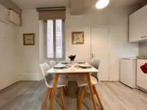 Appartements Rue pietonne - 4 pers - Proche place du marche : photos des chambres