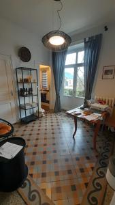 Maisons d'hotes A1 chambre double au domaine de Treuillaud avec piscine : photos des chambres