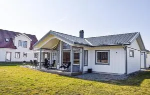 Beautiful Home In Sölvesborg With Wifi - Falkvik