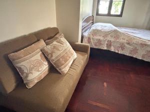 Wooden house and birdsong2