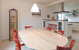 Beautiful Home In Højer With Wifi