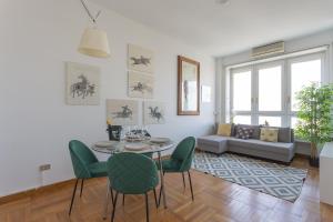 Skyline view Biancamano 1 bdr with balcony by Rentopolis