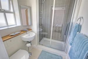 Rosemarys - coastal cottage Seaton