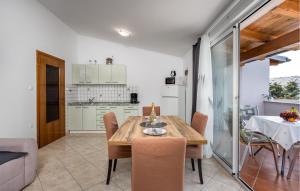 1 Bedroom Nice Apartment In Lopar 