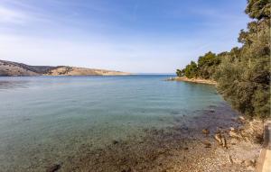 2 Bedroom Nice Apartment In Lopar 