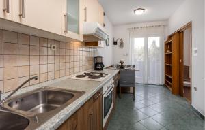 2 Bedroom Nice Apartment In Lopar 