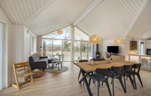 4 Bedroom Lovely Home In Liseleje