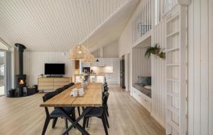 4 Bedroom Lovely Home In Liseleje