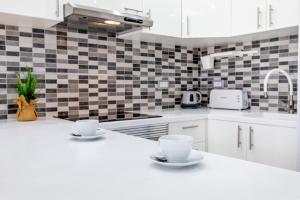 613 Garden City, heated POOL, AC and wifi