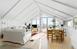 Nice Home In Ebeltoft With Sauna