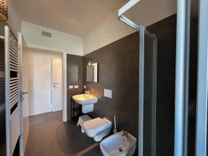 Lake view apartment with swimming pool - Larihome A87