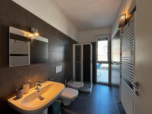 Lake view apartment with swimming pool - Larihome A87