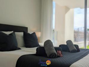 Modern Ground floor Apartment with Com Pool EB12