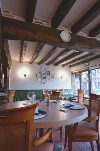 Auberge Du Cheval Blanc - Teritoria - 萨勒布里