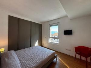 Lake view apartment with swimming pool - Larihome A87