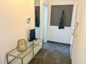 GÖH-moderne Wohnung in zentraler Lage, Balkon, self-check-in, WLAN, Netflix, DisneyPlus