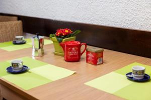 Da Vanda e Dino, Borno Ospitar