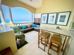 Amanzi Royal Breeze STYLISH BEACHFRONT - 拉斯阿尔卡麦