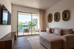 Serene Palms TL A303