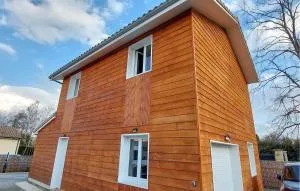 2 Bedroom Cozy Apartment In Vayres - 阿尔韦尔