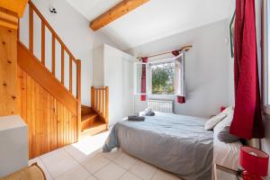 Maisons de vacances Montgit - Piscine grand jardin parking : photos des chambres
