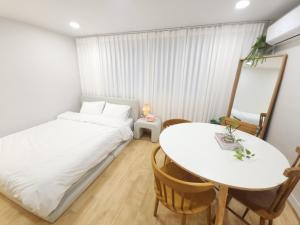 천호역,성수,롯데월드 Bom stay