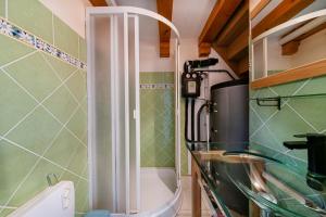 Maisons de vacances Montgit - Piscine grand jardin parking : photos des chambres