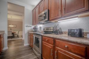 Stylish Vista Cay Lakeview Nirvana NearTheme Parks, and walk to the Convention Center