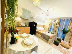 Staycation near Venice Mall mckinley taguig