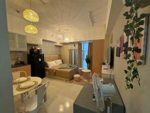 Staycation near Venice Mall mckinley taguig