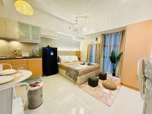 Staycation near Venice Mall mckinley taguig