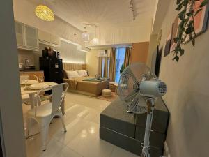 Staycation near Venice Mall mckinley taguig