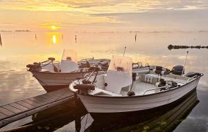 Nice Ship In Biddinghuizen With Kitchen