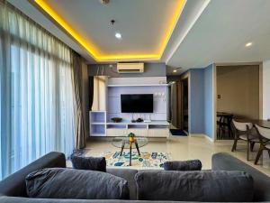 Apt Pejaten Park Residence 2BR Abalone With Wi-Fi & Pool by Damaresa