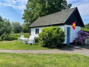 Gästhus i lummig trädgård - Löderup