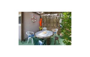 2 Bedroom Lovely Home In Zizanj 
