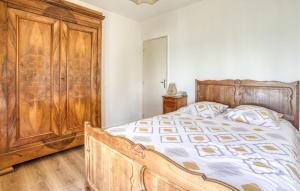 Maisons de vacances 3 Bedroom Gorgeous Home In Rochefort : Maison de Vacances 3 Chambres 