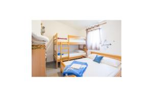 2 Bedroom Lovely Home In Zizanj